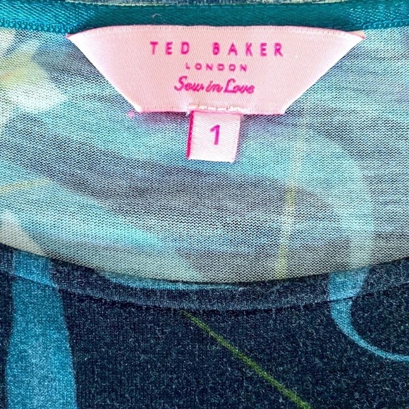 Ted Baker London gorgeous tropical print short sleeve top. Size 4
C - Picture 3 of 8